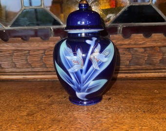 Vintage Japanese Fukagawa Cobalt Leaf Motif Porcelain Vase/Urn | Japanese | Porcelain