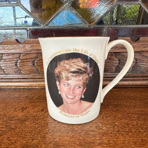 1997 Commemorative Mug of the Life of Princess Diana // Springfield Made in Staffordshire England / Fantastic Condition / Princess of Wales