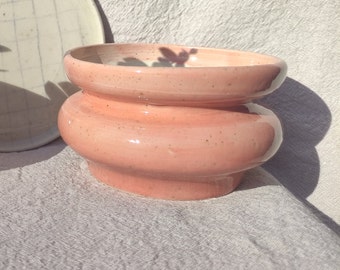 Pot vague pour petite plante  - fait main - grès émaillé rose - céramique artisanale made in France