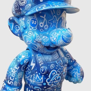 Personalisierter XXL Blauer Mario I Mario Story I Street Art Mario Bross Universum I Graffiti Art I Mario Luigi Videospiel I Riesige Mario Figur