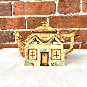 Vintage Thatched Cottage Teapot Music Box – Keele Street Pottery
