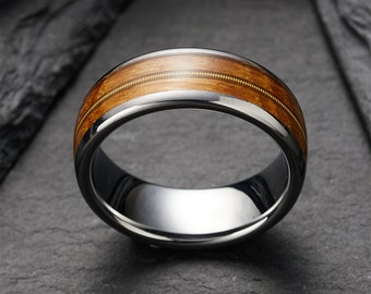 Anillo de tungsteno con incrustaciones de madera de barril de whisky y cuerda de guitarra de 8mm para hombres y mujeres, anillo de boda con borde abovedado pulido, anillo de propuesta