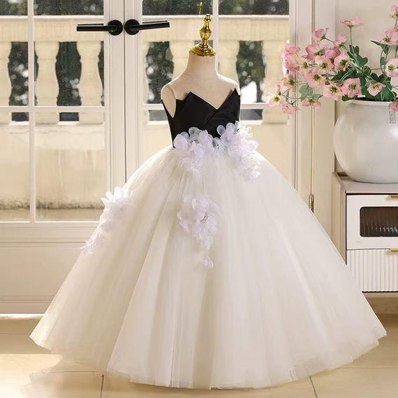 tan and white dress SLOANE MAXI Costume Mardi Gras Gowns If youd prefer it Size:3 S/M - 3 M/L YGroup_shaemaxi