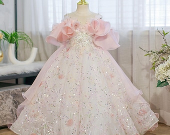 Vestidos de fiesta de princesa de lujo con hombros descubiertos, encaje y cuentas en color rosa para niñas, vestidos de fiesta de cumpleaños para niños con encaje y cuentas en color rosa.