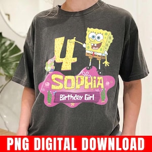 Op de afbeelding: Donkergrijs T-shirt met een SpongeBob SquarePants ontwerp met het nummer 4, de naam "Sophia" en "Birthday Girl". Het ontwerp bevat SpongeBob, Patrick en andere aquatische elementen.