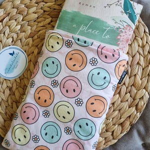 Copertina per libro fantasy Smiley per libri con copertina flessibile e rigida, 3 misure, custodia protettiva per libri fatta a mano, regalo per lettori fantasy, regalo per amanti dei libri