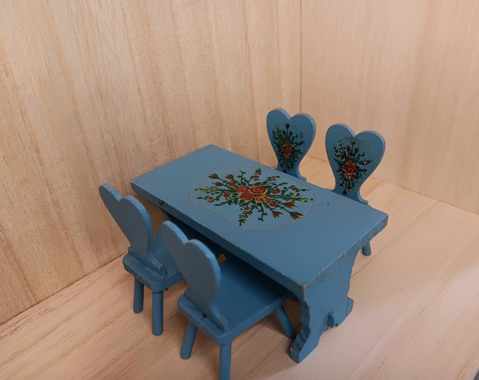 Lisa of Denmark dining set (1:18)