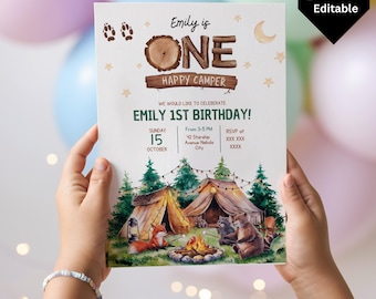 Invitación de cumpleaños "Un campista feliz", Primer cumpleaños de niño, Invitación de cumpleaños con temática de campamento, Invitación de cumpleaños en el bosque, Invitación de cumpleaños en Canva para el primer cumpleaños