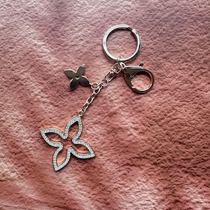 Llavero con dije de flor de lujo, llavero dorado, dije para bolso, dije para bolso de diseñador para mujer, llavero de trébol de lujo, accesorio para bolso, llavero moderno