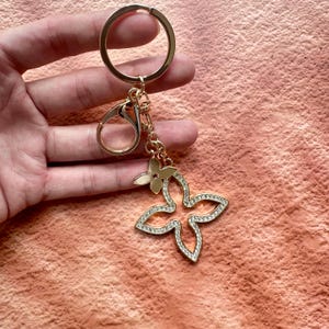 Luxury Flower Charm Keychain，Gold Keyring, Purse charm，Designer-Inspired Bag Charm for Women, Luxury Clover Keychain， Gift for Her，