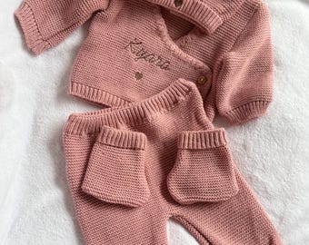 Strickoutfit – Wolloutfit – Neugeborenen-Outfit (0–3 Monate) – Acryl-Set – rotes Strickset – warmes Baby-Outfit