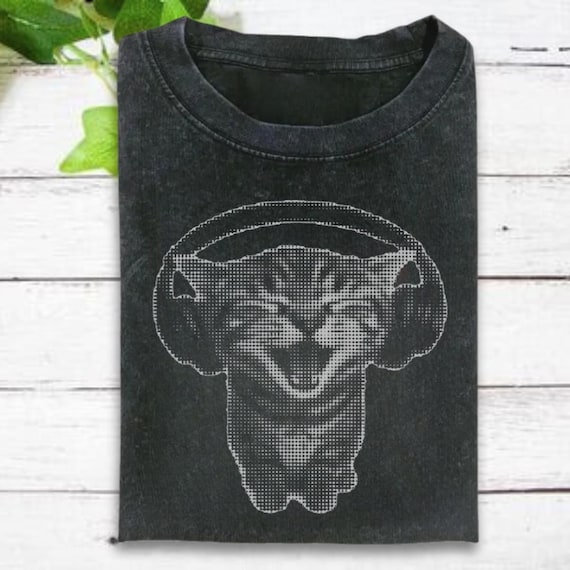 Vintage Cat With Headphones Shirt, Headphones Cat Shirt, Funny Radiocat Shirt, Music Cat Headphones T-Shirt, Funny Vintage Kitty Tee