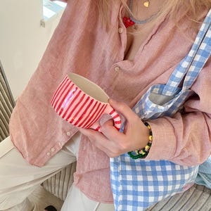 Handgemachte Baby rosa Keramik-Tasse - rot gestreifte Keramik-Tasse