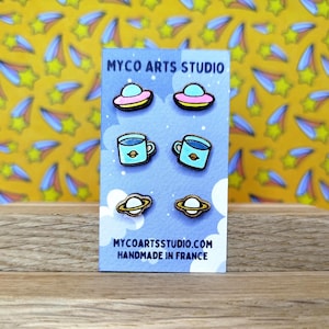 Trio di orecchini spaziali, piccoli orecchini a perno in legno da astronomo, simpatici gioielli alla moda in legno a tema scienza planetaria, regalo per dottorandi e ricercatori STEM