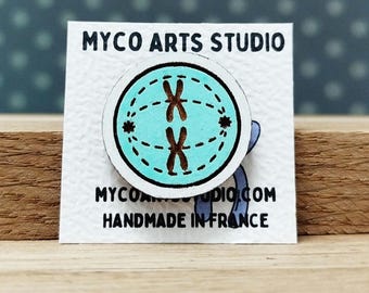 Mitosis Lapel Pin, Wooden Science Lover Badge, Quirky Metaphase Wood Brooch Colourful Jewellery, Cell Division Bag Charm for Biology Student