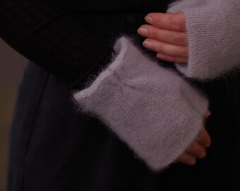 Amaizng, warm, classy, light grey, mohair, short, mittens.