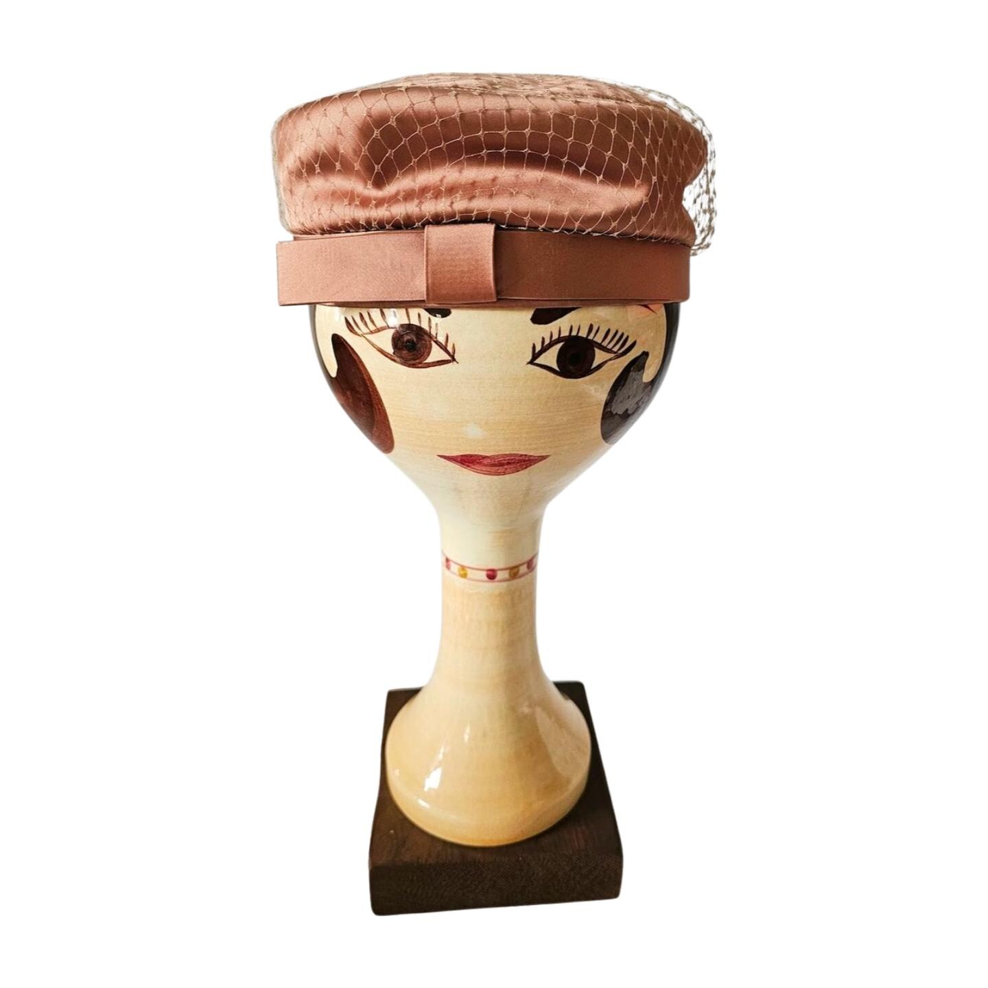 Vintage 1950s Dachettes Hat by Lilly Daché Satin Pillbox  display picture 3