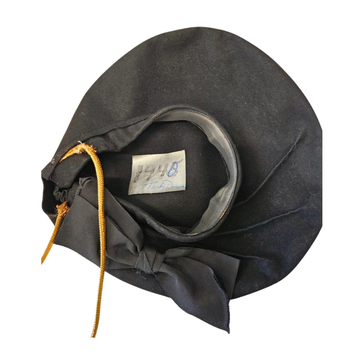 Vintage 1940s Black Beret With Grosgrain Bow – Parisian Felt 
