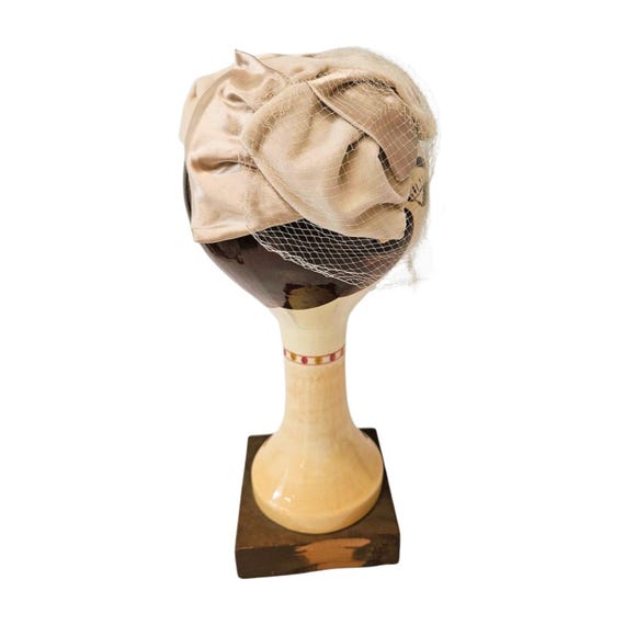 1950s Champagne Satin & Velvet Cocktail Hat with … - image 5