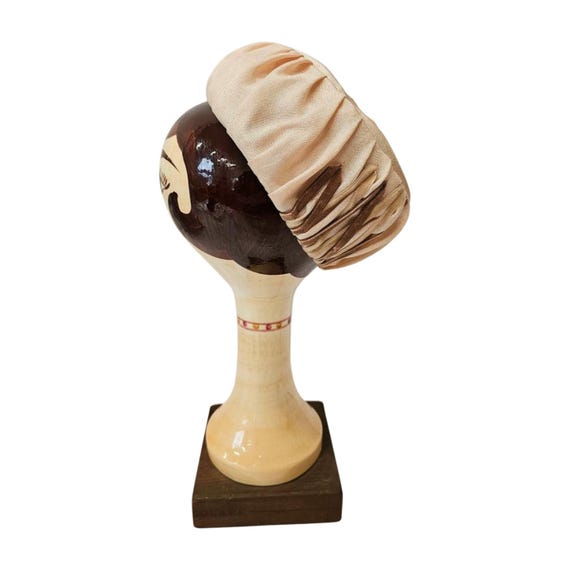 Vintage Beige Pillbox Hat 1960s Pleated Velvet Trim Bow  display picture 1