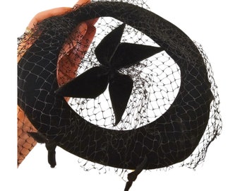 Vintage 1950s 1960s Black Velvet and Netting Halo Hat, Bows  display picture 1