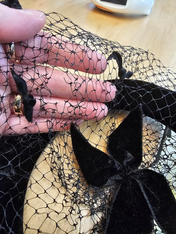 Vintage 1950s 1960s Black Velvet and Netting Halo Hat, Bows 