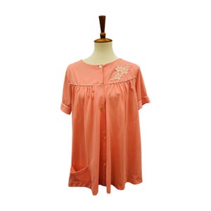 Vintage Komar Salmon Pink Nylon Bed Jacket w/ Floral Appliqué