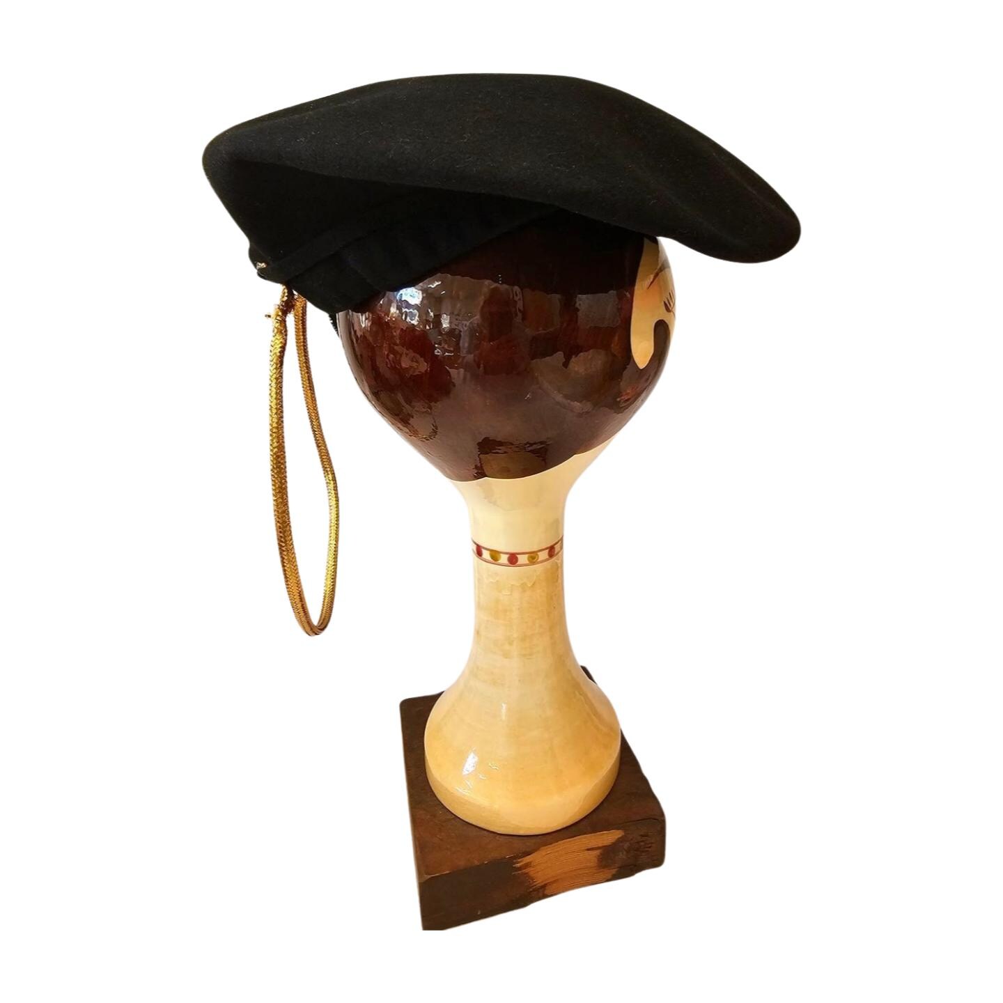 Vintage 1940s Black Beret With Grosgrain Bow – Parisian Felt  display picture 3