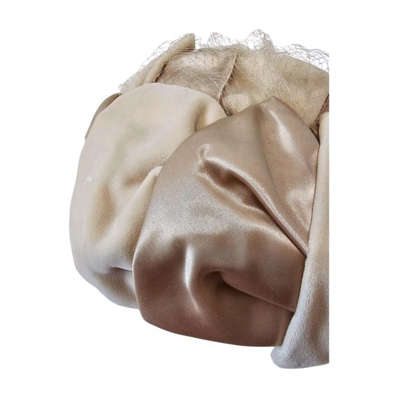 1950s Champagne Satin & Velvet Cocktail Hat with … - image 12
