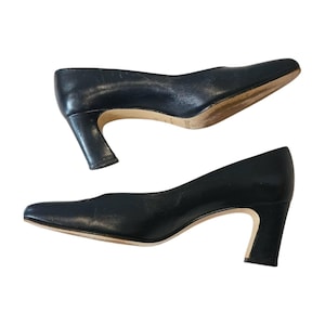 Vintage Etienne Aigner Black Pumps Size 5.5M Leather Heels, Style TAYLOR