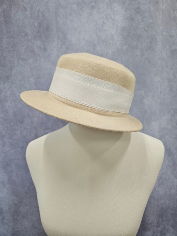Vintage mid century cream hat, ribbon, rhinestone… - image 2