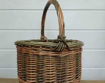 Round willow basket