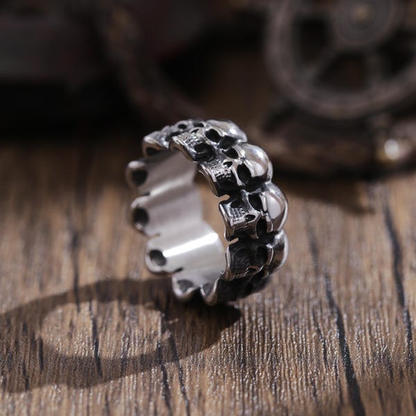 Vintage Titanium Steel Steel Skull Ring: Gothic Punk Jewelry