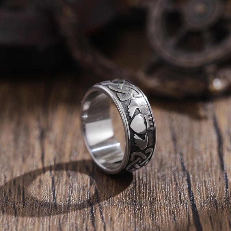Men Claddagh Ring - Etsy