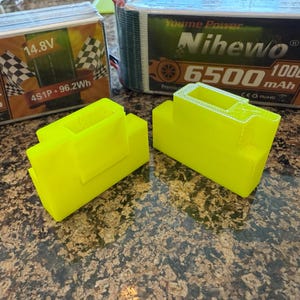 Losi DBXL-E 2.0 lipo spacer/ balance plug holder