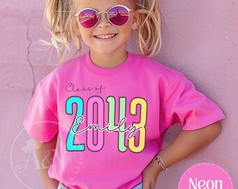 Comfort Colors® Klasse von 2038 Handprint Shirt, 2039 Abschluss Shirt, Geschenk für neuen Studenten erster Schultag, wächst mit mir Fototag Shirt