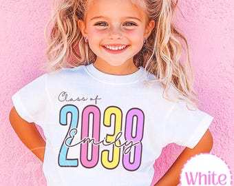 Comfort Colors® 2038年卒業生手形シャツ、2039年卒業記念シャツ、新入生の入学式ギフト、一緒に成長しよう写真撮影日シャツ