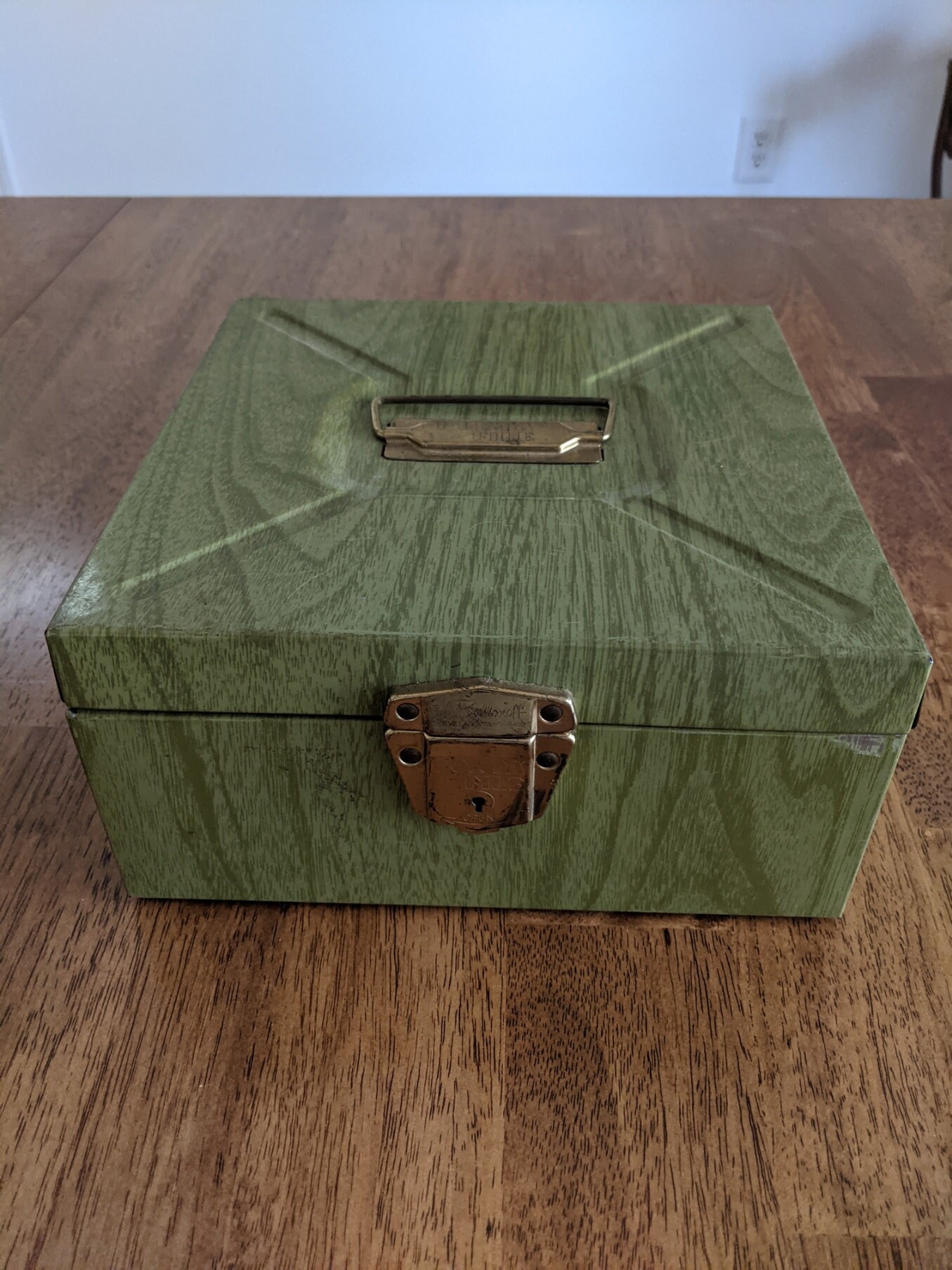 Porta File Metal Lockbox, Vintage, Avocado Green Wood Grain Metal