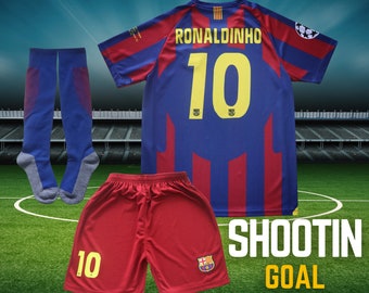 Barcelona Ronaldinho Kinder Fußball Trikot-Kit | 2005 Home Limitierte Sonderedition | Jersey Shorts Socken für Jungen Mädchen Jugendgrößen | Fußball