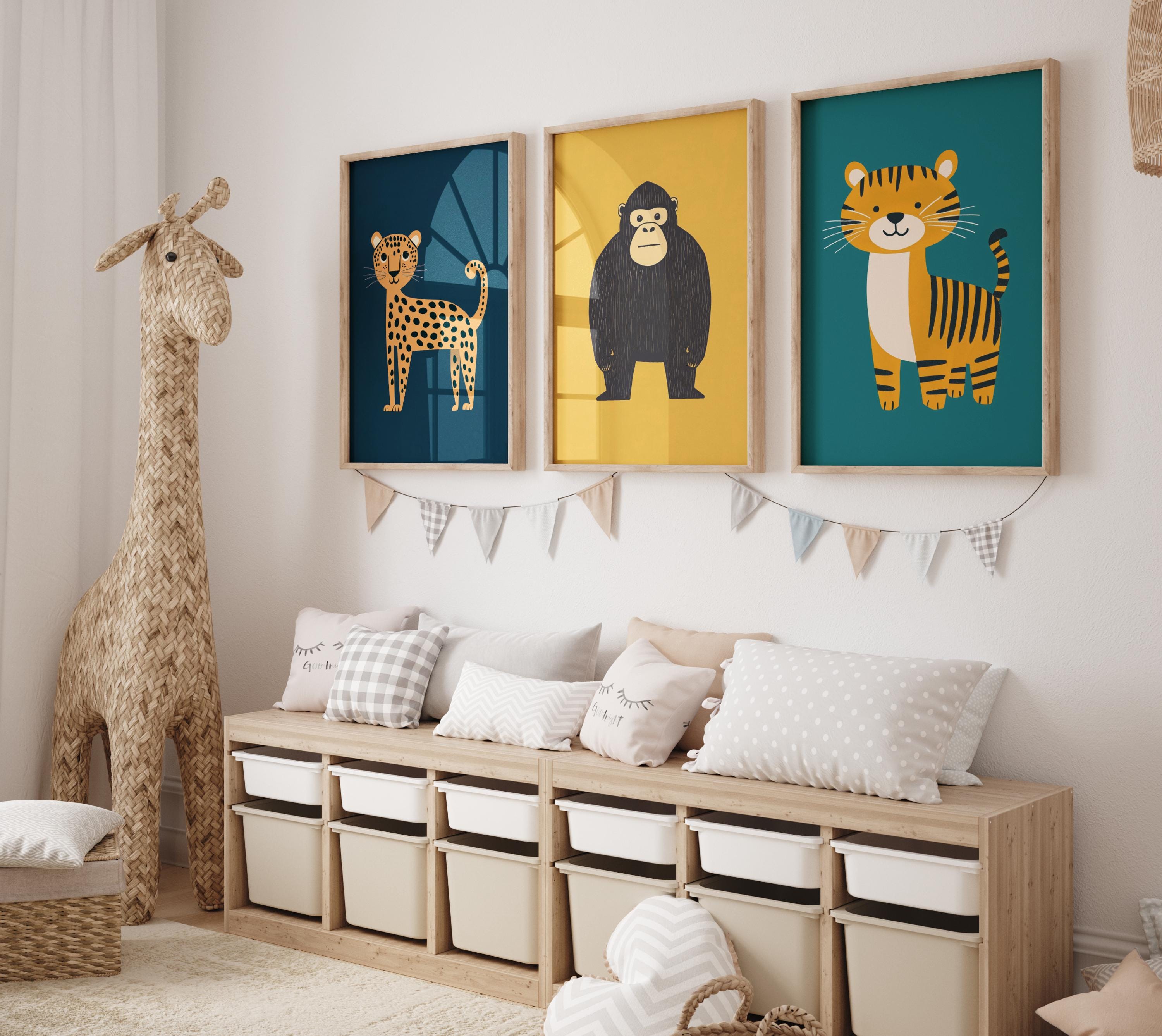 Adesivo Murale In Altezza Per Bambini – Giungla Con Animali E Farfalle – PVC Eco-Friendly – Misura Fino A 180 Cm