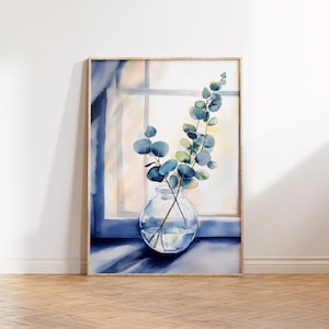 Arte mural de acuarela con eucalipto en jarrón de vidrio, obra de arte imprimible de eucalipto azul, decoración floral colorida, póster botánico, impresión de jarrón de flores