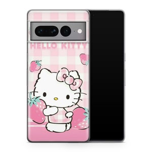 Pode incluir: Uma capa de telefone quadriculada rosa e branca com um design Hello Kitty. Hello Kitty est&aacute; segurando dois morangos e usando um la&ccedil;o rosa. A capa &eacute; para um telefone com uma protuber&acirc;ncia da c&acirc;mera.
