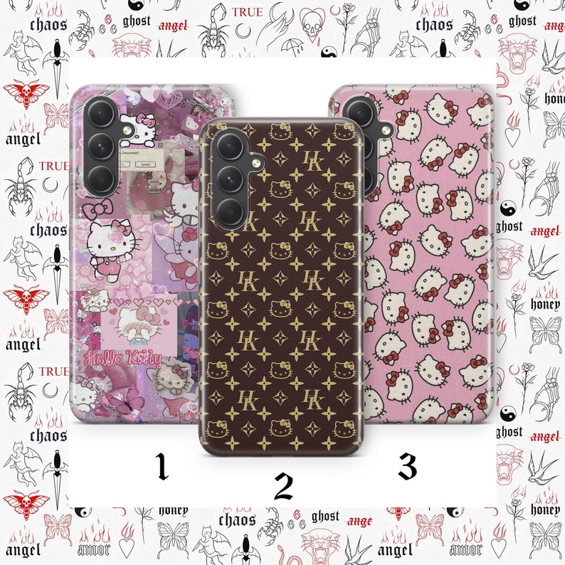 Op de afbeelding: Drie verschillende telefoonhoesjes. De eerste hoes is roze met een Hello Kitty-ontwerp. De tweede hoes is bruin met een Louis Vuitton-patroon. De derde hoes is roze met een Hello Kitty-patroon.