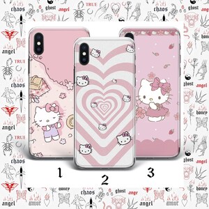 K&ouml;nnte beinhalten: Drei verschiedene Handyh&uuml;llen mit einem rosa und wei&szlig;en Design mit einer Comicfigur. Die erste H&uuml;lle hat einen rosa Hintergrund mit einer Comicfigur, die auf einer Picknickdecke liegt. Die zweite H&uuml;lle hat ein rosa und wei&szlig;es Wirbeldesign mit einer Comicfigur in der Mitte. Die dritte H&uuml;lle hat einen rosa Hintergrund mit einer Comicfigur, die in der Mitte steht.