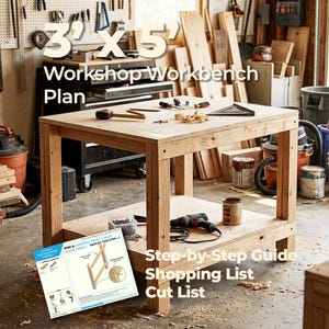 Op de afbeelding: Een houten werkbank met een onderste plank, voorzien van tekstoverlays 3' x 5' Workshop Workbench Plan en Step-by-Step Guide Shopping List Cut List, vergezeld van een gedrukt montage-instructieblad met de constructie van de framepanelen.