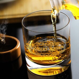 Personalisiertes Whiskyglas individuell graviertes Bourbon Tumbler Geschenk
