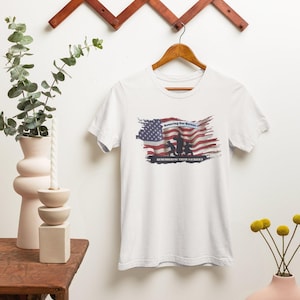 Veterano Forte, EUA, Unissex | Nunca Esqueceremos | Homenageando Nossos Heróis | Camiseta Lutadores pela Liberdade: Nós Permanecemos Fortes | Camiseta Militar