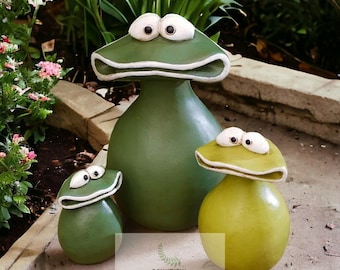 Silly Frog Garden Ornament, Outdoor Garden Decor, Resin Art Decor, Garden ornament, Funny Frog, Home Decor, Table Ornament, Lawn Decor