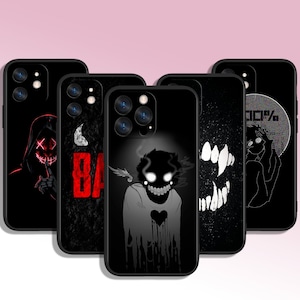 Könnte beinhalten: Fünf schwarze iPhone-Hüllen mit verschiedenen grafischen Designs. Die Designs beinhalten eine Person mit Kapuze und einer rot-weißen Maske, das Wort "BAD" in roten Buchstaben, eine schwarz-weiße Figur mit einem roten Herzen, eine Reihe weißer Zähne und eine schwarz-weiße Figur mit einem Kreis aus digitalem Code.