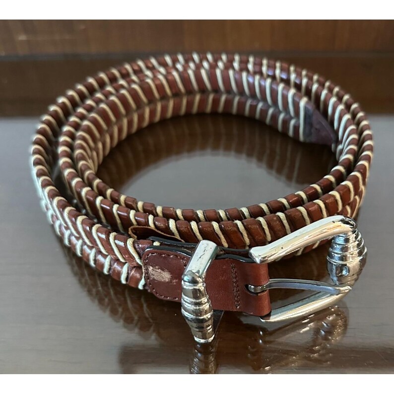 Cinturón vintage TOMMY BAHAMA de cuero marrón trenzado y cuerda, talla 44, fabricado en España. imagen 2